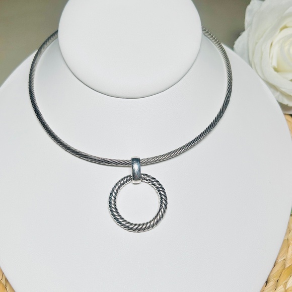 Vintage Talbots Silver Tone Twisted Pattern Wire Choker Necklace Circle Pendant - Picture 3 of 11